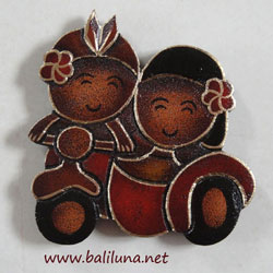 souvenir pernikahan tradisional etnik tempelan kulkas pengantin tradisional adat Bali