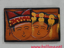 souvenir pernikahan tradisional etnik tempelan kulkas pengantin tradisional batak karo